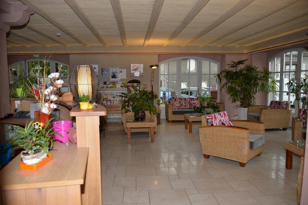 Logis Hotel Restaurant & Spa Les Remparts Салерс Екстериор снимка